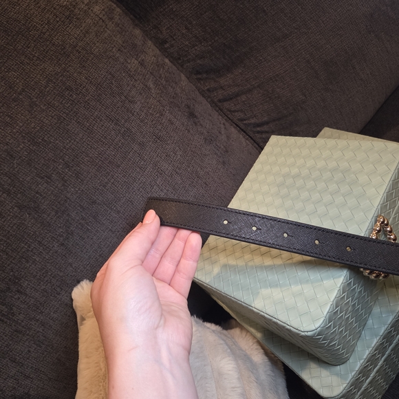 Tory Burch Elegant Black/ Brown Reversible Belt with Gold Emblem - Picture 6 of 10